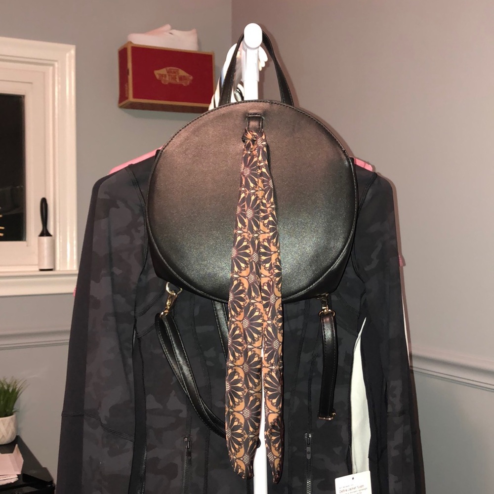 NAME BRAND PURSE/BACKPACK
